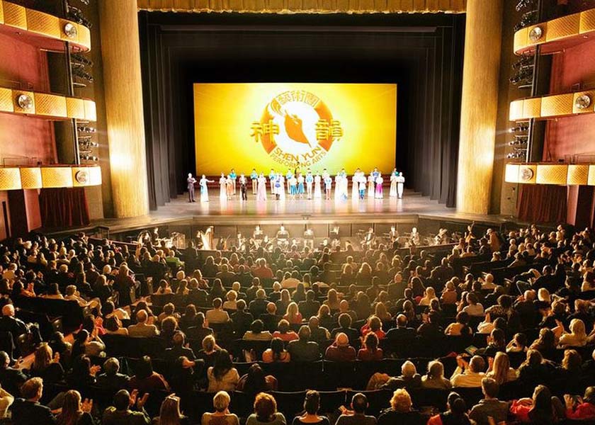 Image for article התזמורת הסימפונית Shen Yun הופיעה בפני אולם מלא עד אפס מקום בטורונטו, קנדה
