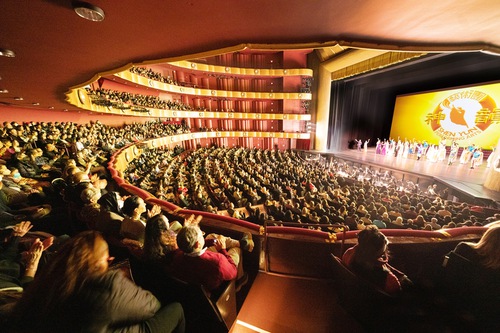 Image for article שן יון מהמם את צופי התיאטרון בישראל, באוסטרליה, באיטליה, בקנדה ובארה