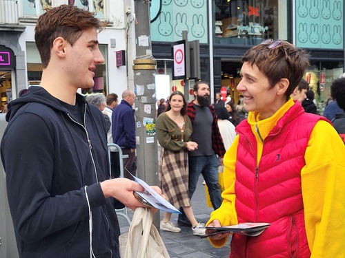 Image for article ביום הפאלון דאפא העולמי: מתרגלים בבלגיה מתארים איך הפאלון דאפא שינה את חייהם
