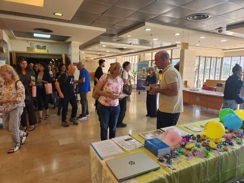 Image for article מתרגלי פאלון דאפא מציגים את השיטה בירידי בריאות